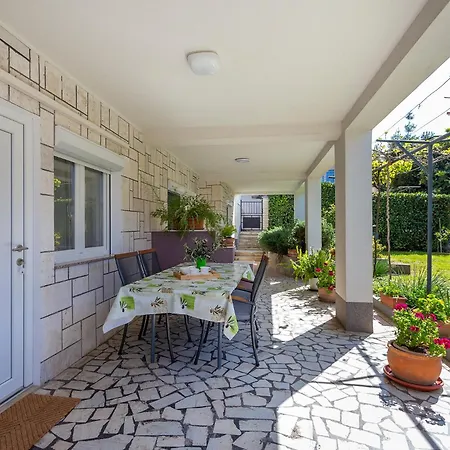 Gostinjska kuća Perka Near Pula