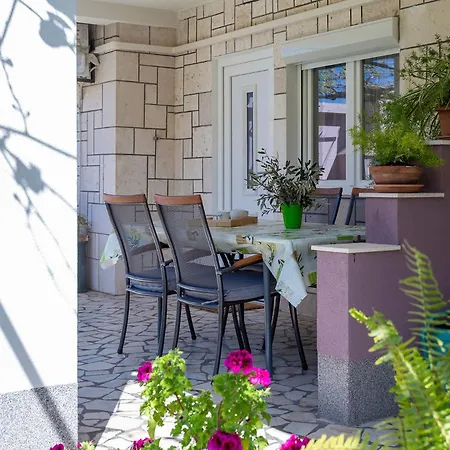 Gostinjska kuća Perka Near 3*