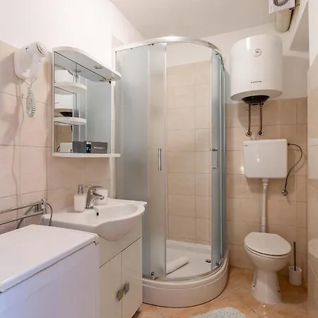 Perka Near Casa de hóspedes Pula