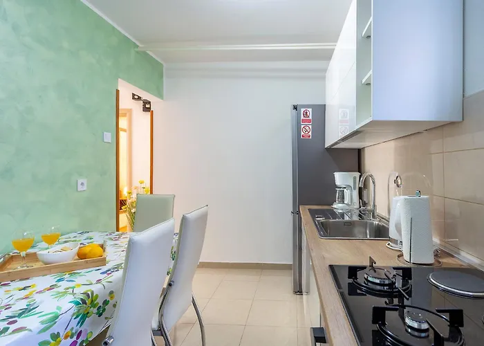 Πανσιόν Perka Near 3*