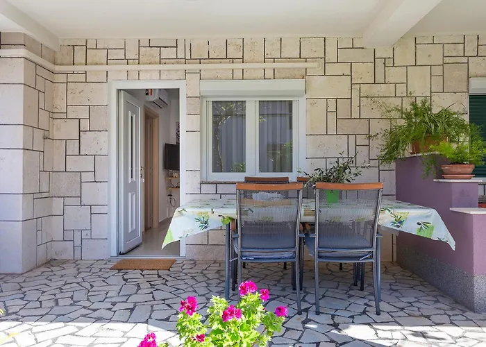 Πανσιόν Perka Near