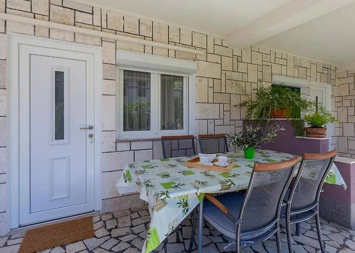 Perka Near Πανσιόν 3*