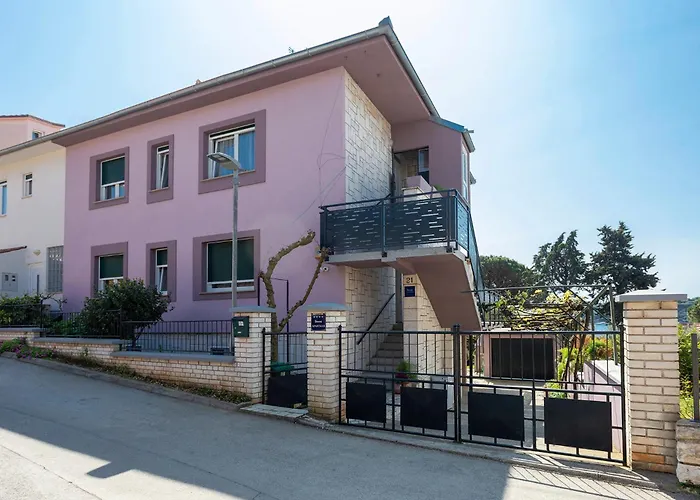 Perka Near Πανσιόν 3*